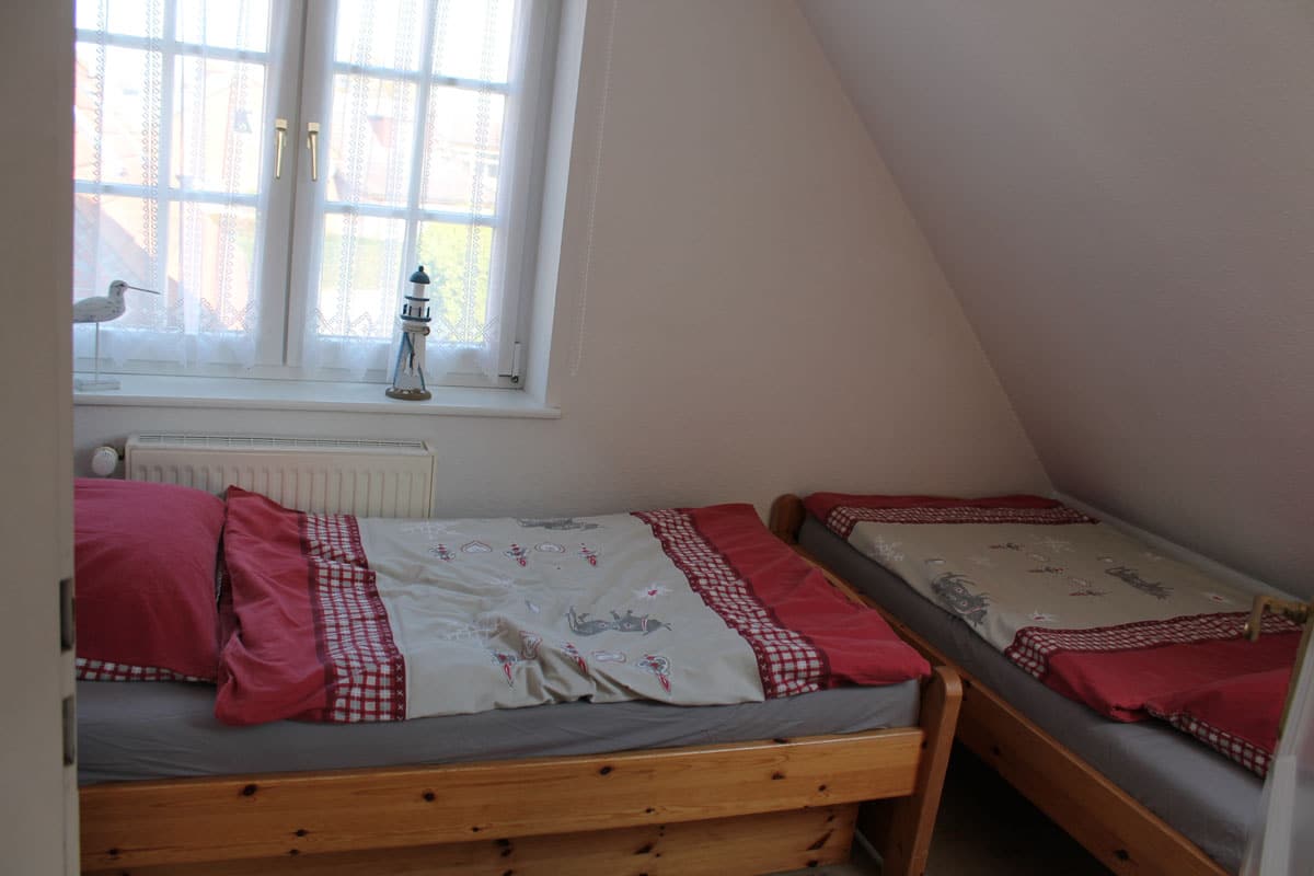 Praktisches Gäste-Zimmer mit 2 Einzel-Betten